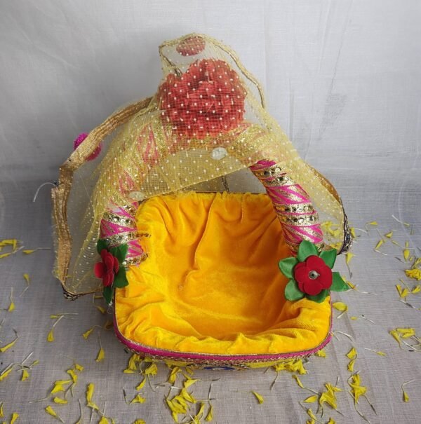 Laddu Gopal Yellow Hanging & Travelling Takari Suitable for 0-3 Size - Image 4